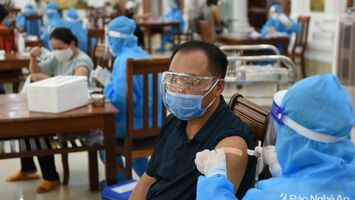 Người tiêm đủ liều cơ bản từ 3 tháng trở lên được phép tiêm vắc-xin mũi 3