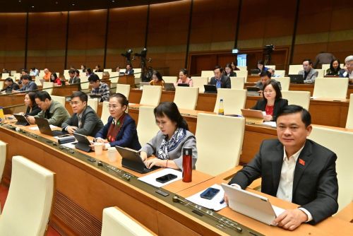 Đại biểu Quốc hội đoàn Nghệ An thảo luận về cơ chế, chính sách phát triển năng lượng và Luật Tòa án chuyên biệt