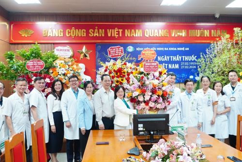 Đoàn ĐBQH tỉnh Nghệ An thăm, chúc mừng các đơn vị y tế trên địa bàn tỉnh nhân ngày Thầy thuốc Việt Nam 27/02