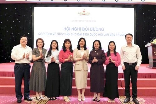 Hội nghị giới thiệu về Quốc hội cho người lần đầu trúng cử đại biểu Quốc hội