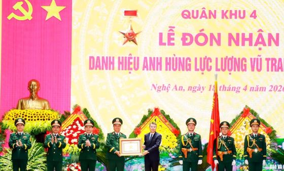 Thủ tướng Chính phủ Lê Minh Hưng trao tặng danh hiệu Anh hùng lực lượng vũ trang nhân dân cho Quân khu 4