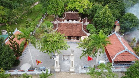 MAI HẮC ĐẾ VÀ GÁNH SƠN HÀ BÊN DÒNG SÔNG LAM