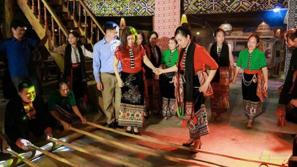 NÉT XUÂN MIỀN TÂY XỨ NGHỆ: BẢN HÒA CA NỒNG ĐƯỢM GIỮA ĐẠI NGÀN