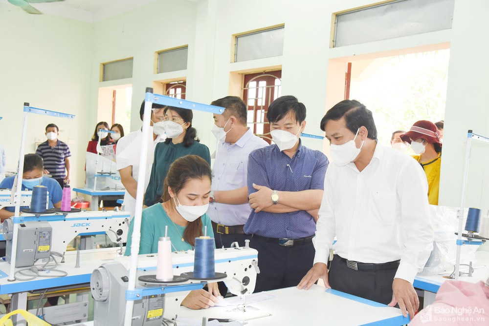 doan-giam-sat-cua-hdnd-tinh-khao-sat-mot-co-so-day-nghe-may-tai-huyen-dien-chau.jpg