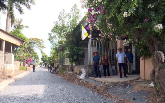 Đồng bào công giáo Diễn Châu sôi nổi hiến đất làm đường giao thông Nông thôn mới