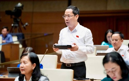 ĐBQH Trần Nhật Minh: Đồng bộ hạ tầng, tăng chế tài để xử lý rác hiệu quả