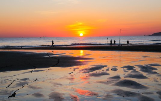 Giữa 2 lần mặt trời