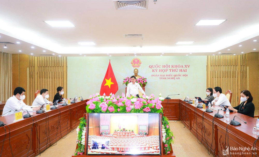 Đoàn đại biểu Quốc hội Nghệ An thảo luận tại tổ về 2 dự án luật