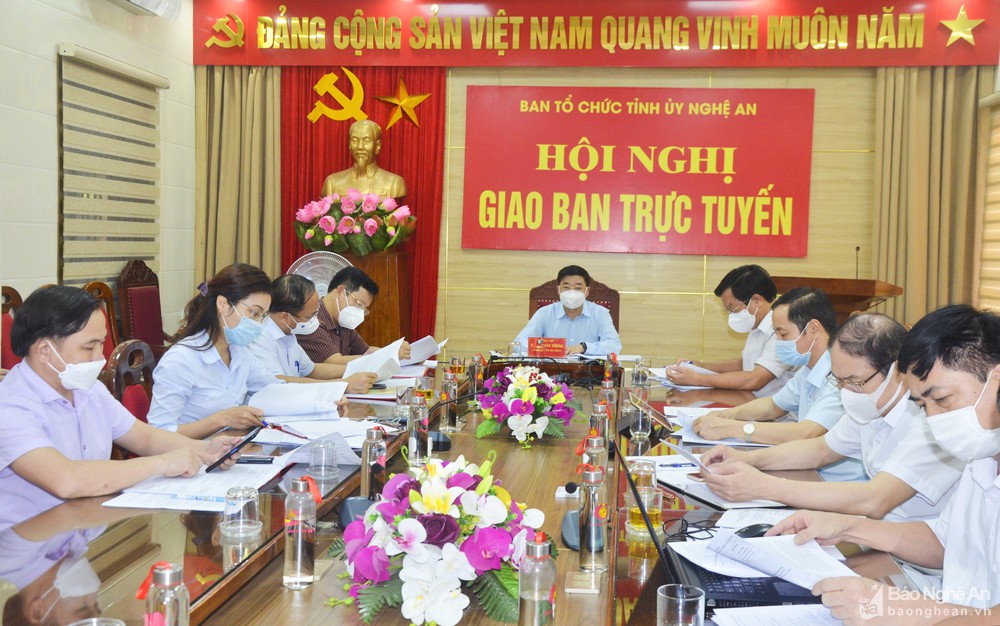 Đẩy mạnh thực hiện Nghị quyết Trung ương 4 về xây dựng, chỉnh đốn Đảng ở mức độ cao hơn