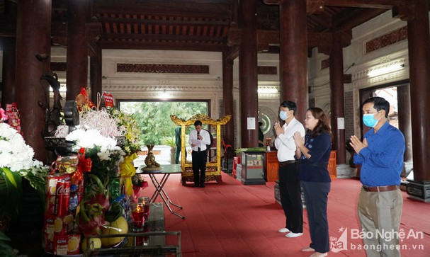 Ban Tuyên giáo Tỉnh ủy dâng hương tưởng niệm 53 năm ngày mất các Anh hùng liệt sỹ Truông Bồn