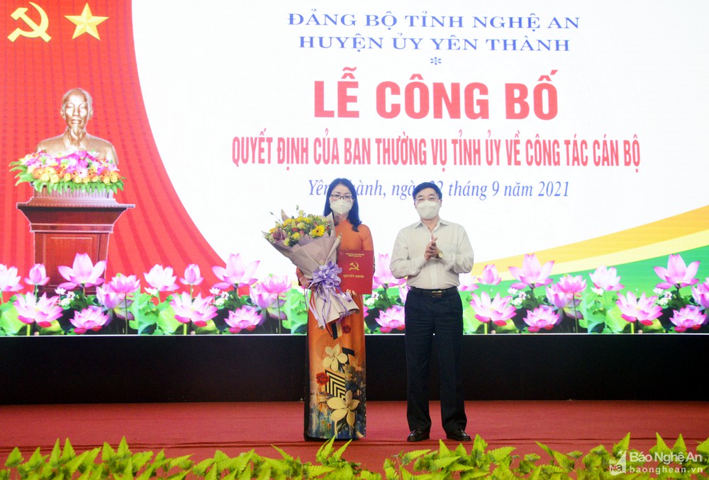 Công bố, trao Quyết định Phó Bí thư Thường trực Huyện ủy Yên Thành